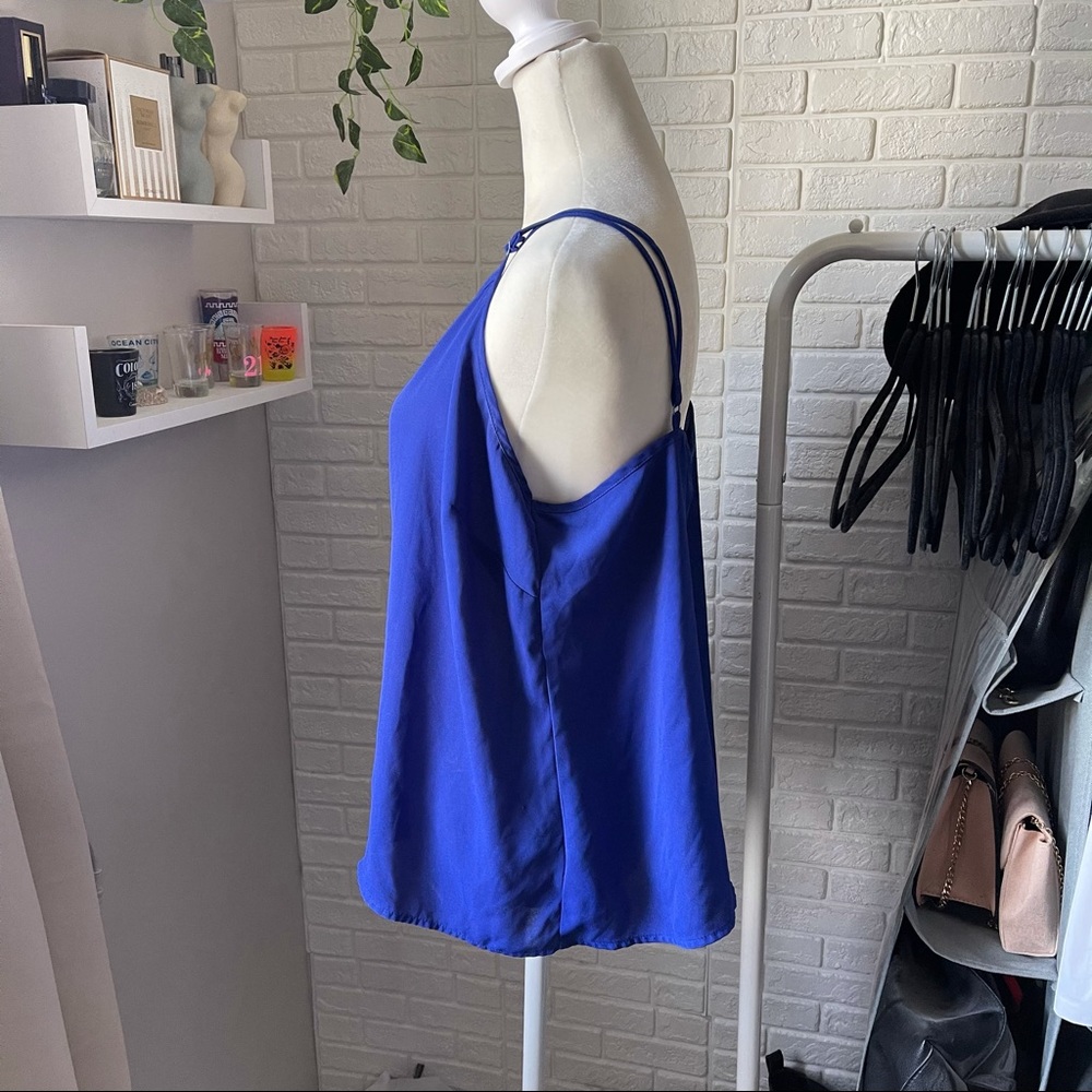 Blue top ๐ - Picture 3 of 4